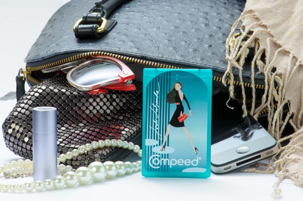 Compeed-Lifestyle---Open-Bag-and-Accessories